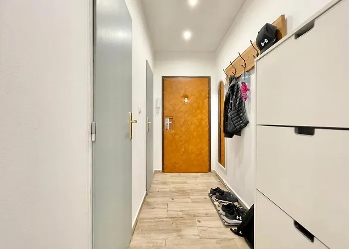 Family-friendly With Free Parking In Apartmán