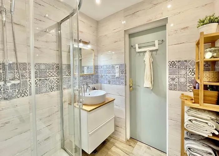 Family-friendly With Free Parking In *