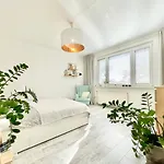 Apartmán Family-friendly With Free Parking In